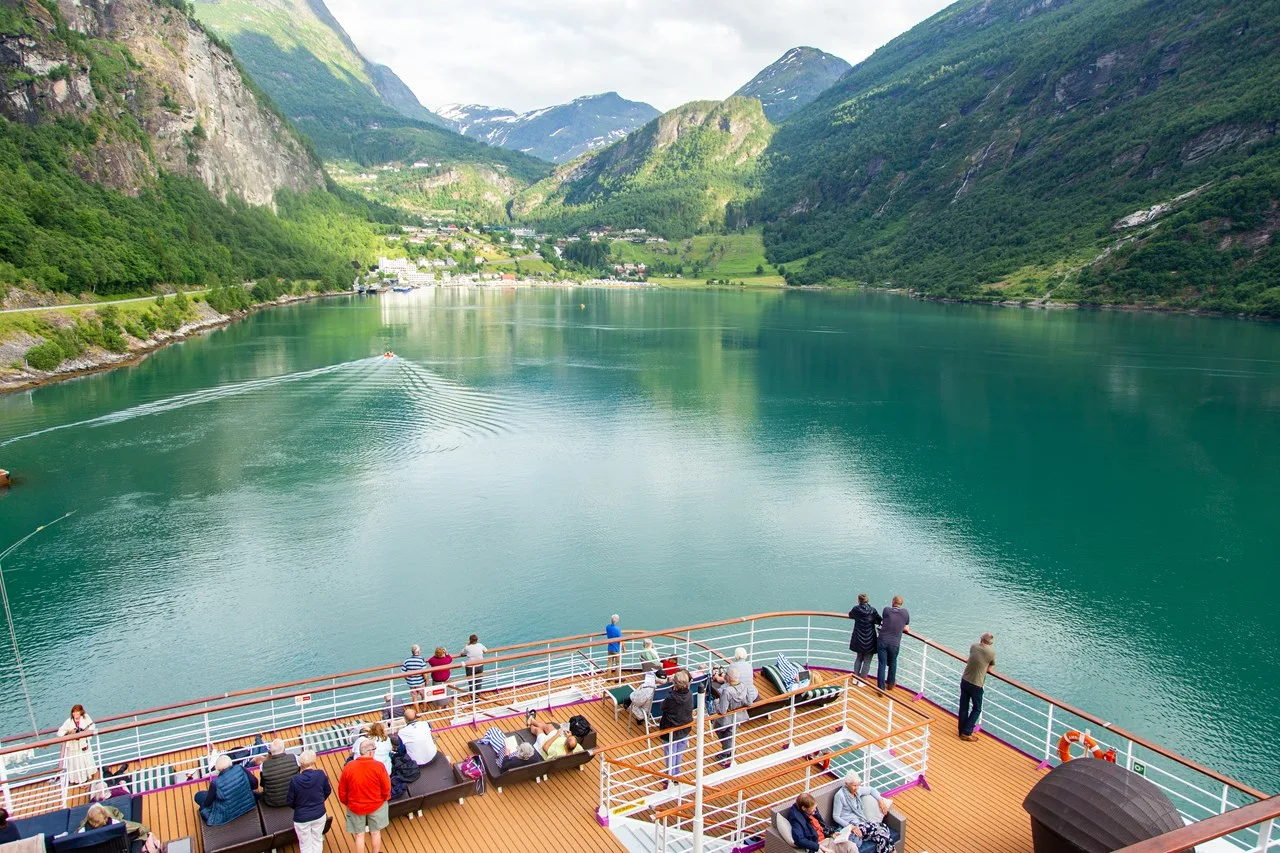 Ambassador Cruise Ambience leaving fjord1